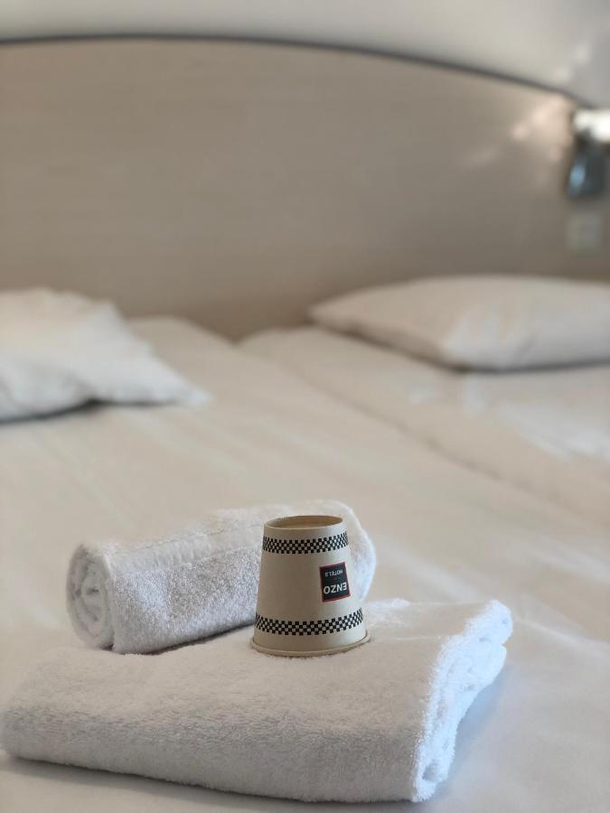 Enzo Hotels Neufchateau By Kyriad Direct Zewnętrze zdjęcie